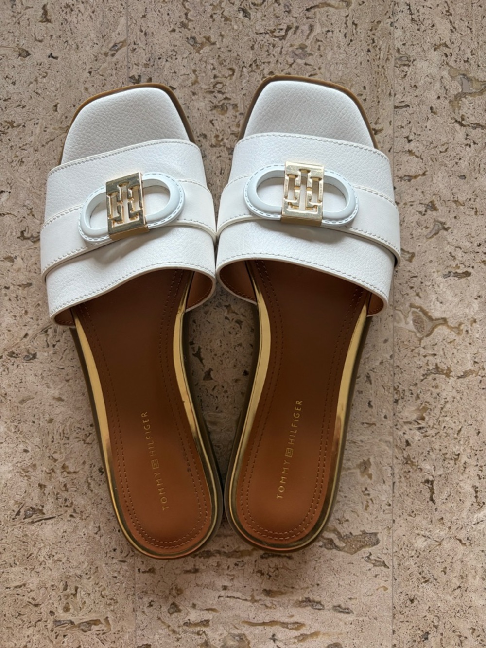 Tommy Hilfiger White Pallavi Flat Sandals, Sz 8M, perfect condition. - Picture 2 of 3